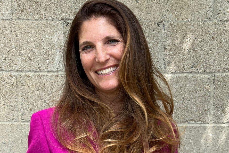 My parents divorced a few years ago. Now my mom is dating someone I went to high school with. I discovered them making out on the couch. Is this normal? Ask Lisi